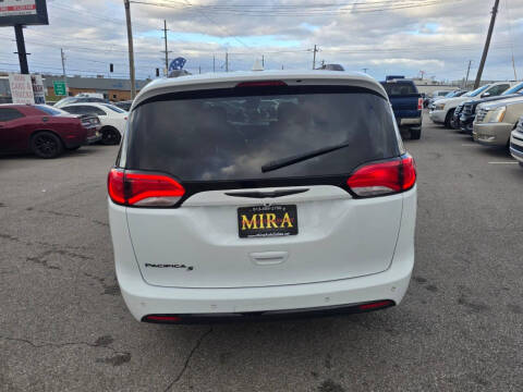 2020 Chrysler Pacifica Touring