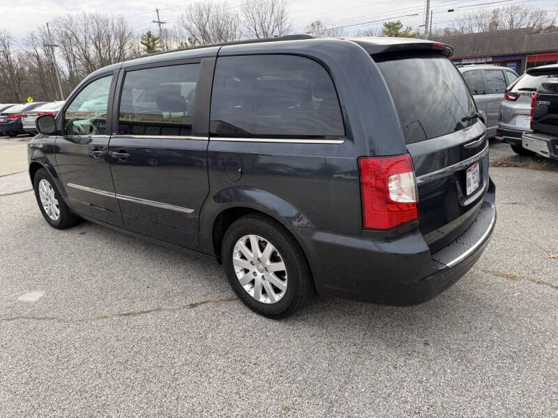 2013 Chrysler Town and Country Touring