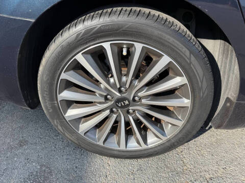 2017 Kia Cadenza Premium