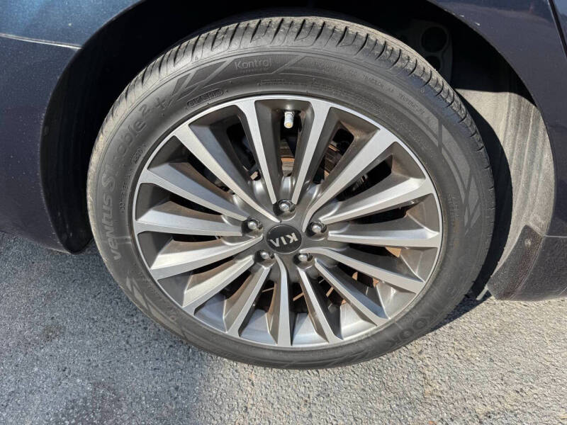 2017 Kia Cadenza Premium