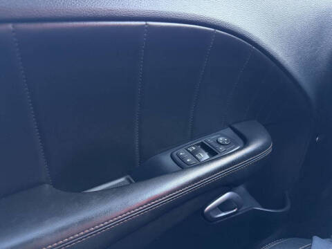 2016 Dodge Challenger R/T Shaker