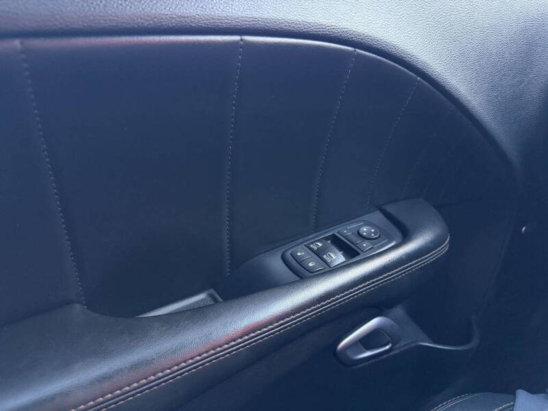 2016 Dodge Challenger R/T Shaker