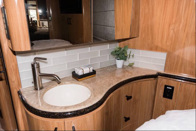 2008 Prevost Marathon XL45