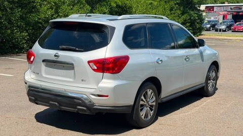 2018 Nissan Pathfinder SV