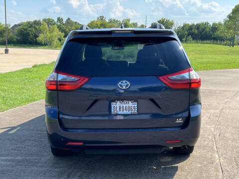2020 Toyota Sienna LE 7-Passenger