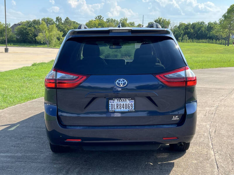 2020 Toyota Sienna LE 7-Passenger