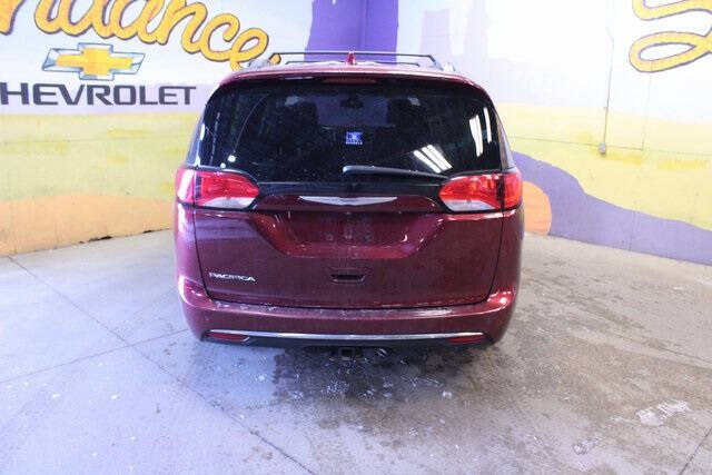 2017 Chrysler Pacifica Touring-L