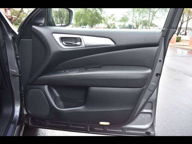 2019 Nissan Pathfinder SL