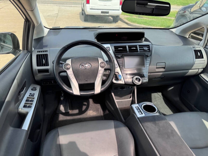 2013 Toyota Prius v Five