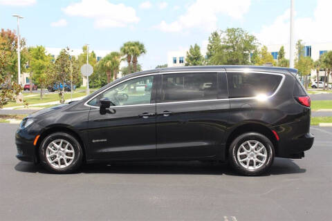 2023 Chrysler Voyager LX