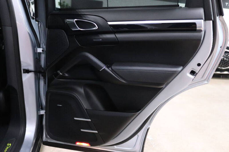 2017 Porsche Cayenne S E-Hybrid Platinum Edition