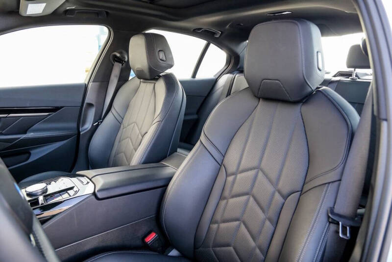 2025 BMW 5 Series 530i xDrive