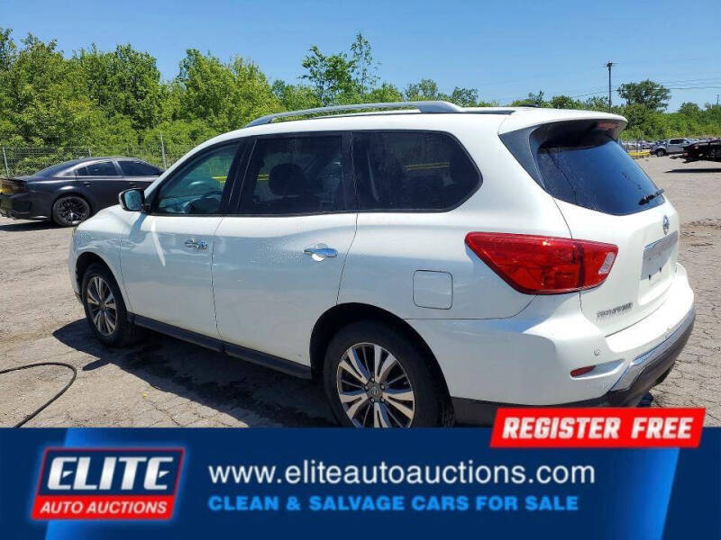 2017 Nissan Pathfinder SV