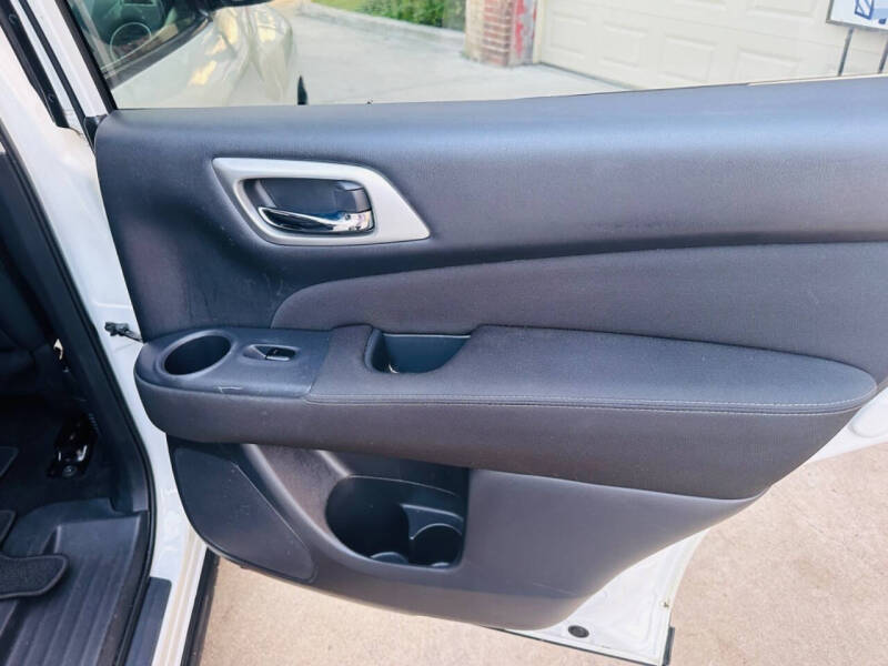 2017 Nissan Pathfinder SV