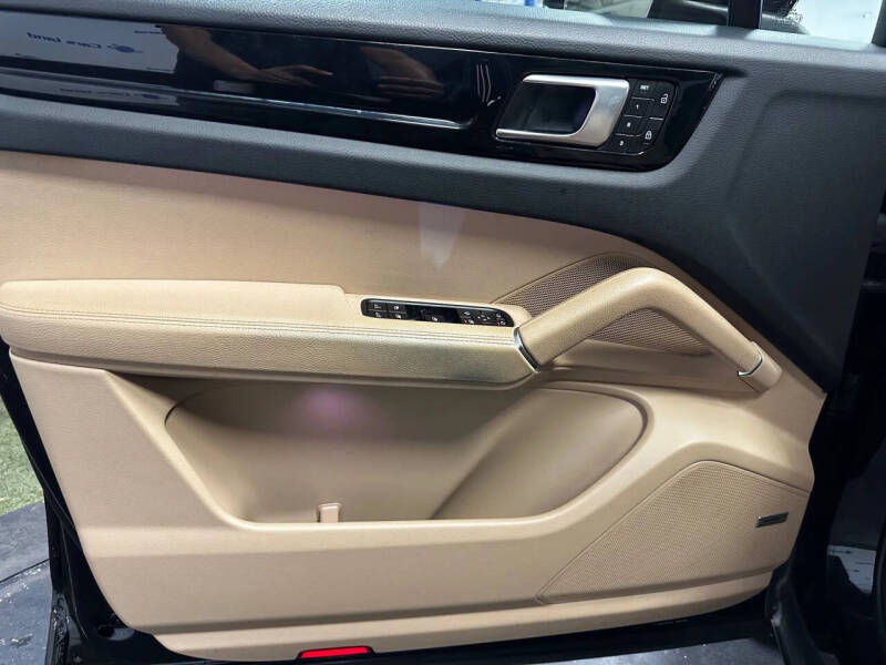 2022 Porsche Cayenne Platinum Edition