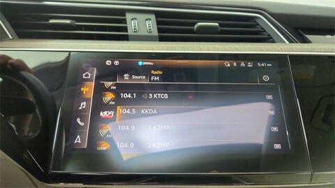 2022 Audi e-tron quattro Premium