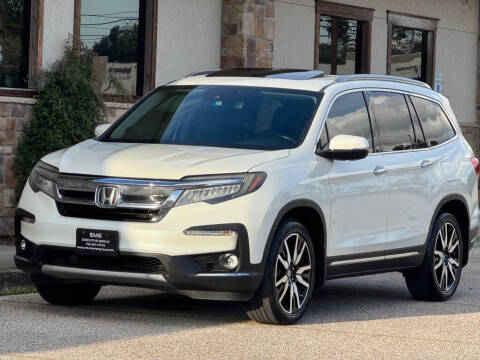 2019 Honda Pilot Touring w/Rear Captain's Chairs