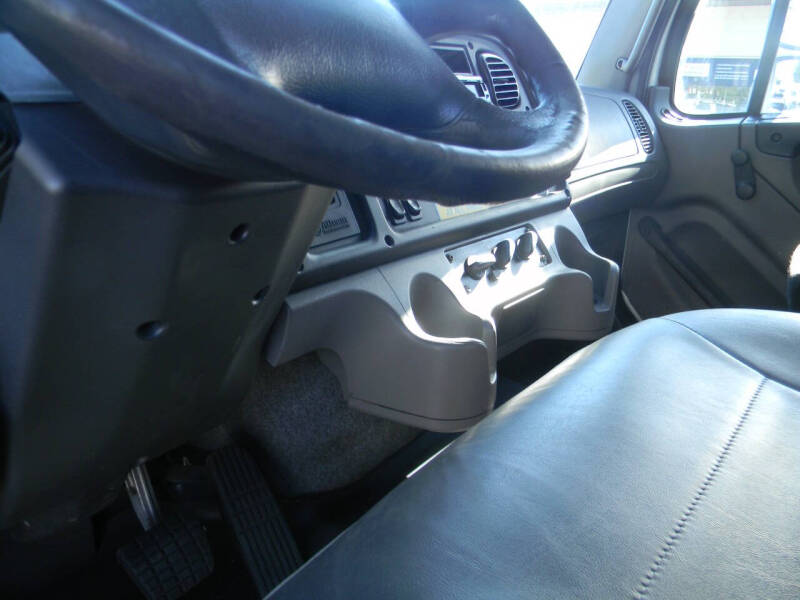 2015 Freightliner M2 106