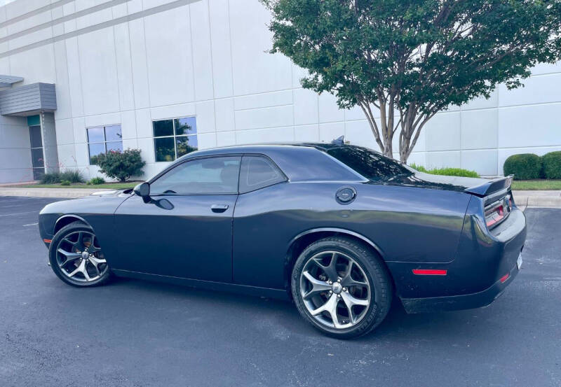 2017 Dodge Challenger SXT Plus