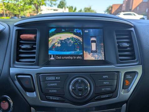2017 Nissan Pathfinder SL