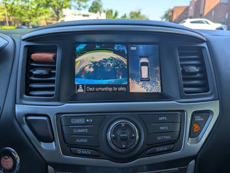2017 Nissan Pathfinder SL