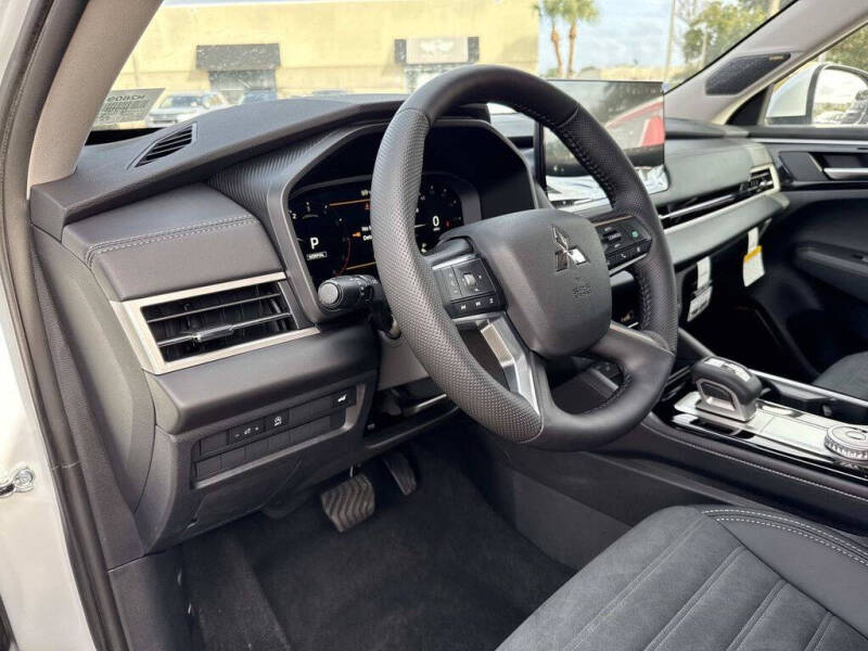 2026 Mitsubishi Outlander SE