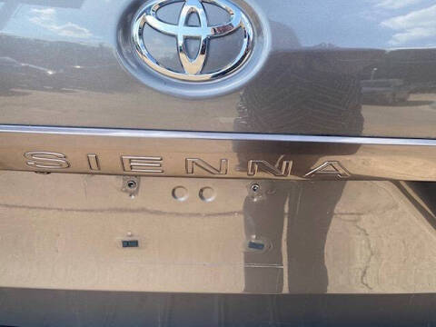 2015 Toyota Sienna LE 7-Passenger Auto Access Seat