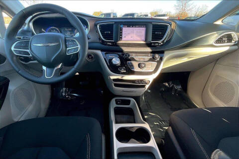 2022 Chrysler Voyager LX