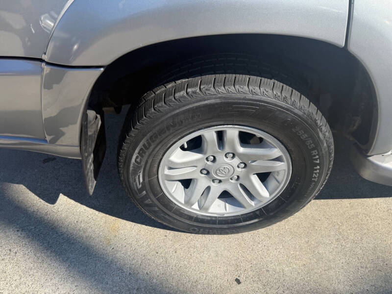 2004 Toyota Sequoia SR5