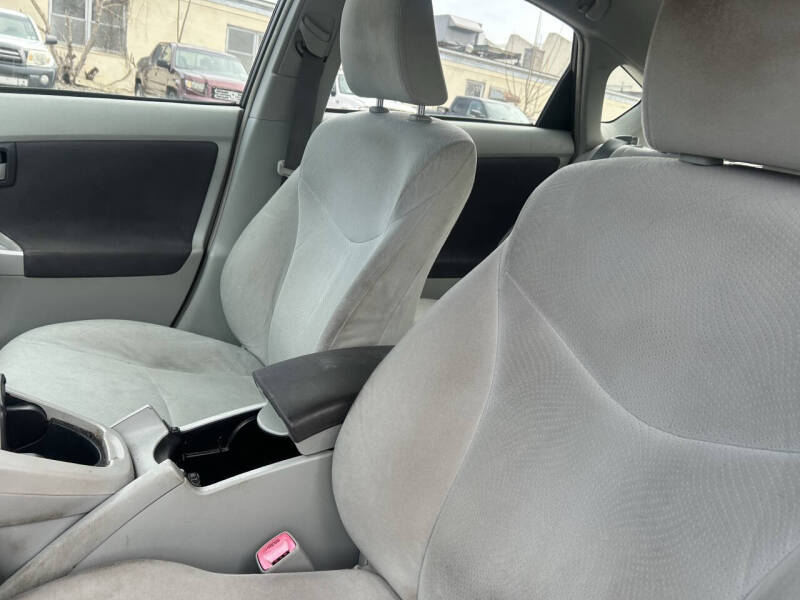 2010 Toyota Prius III