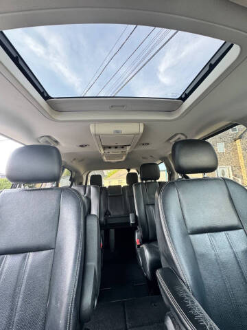 2015 Chrysler Town and Country Touring-L