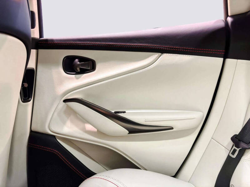 2021 Aston Martin DBX