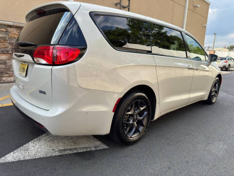 2020 Chrysler Pacifica Touring