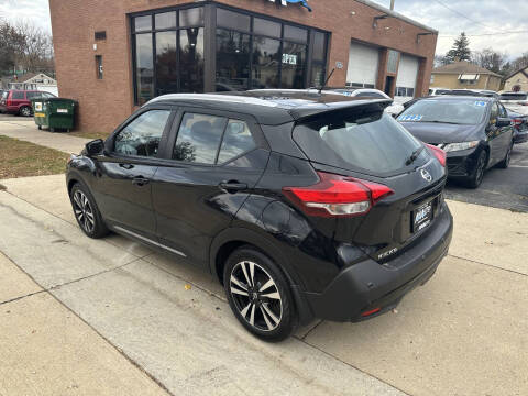 2020 Nissan Kicks SR