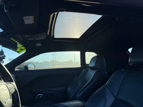 2017 Dodge Challenger SXT Plus