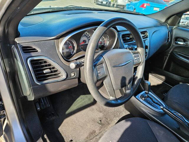2014 Chrysler 200 LX