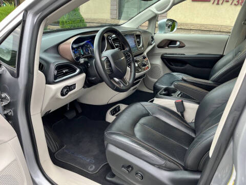 2017 Chrysler Pacifica Touring-L Plus