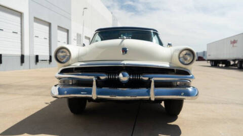 1953 Ford Crestline