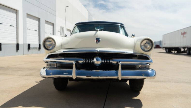 1953 Ford Crestline