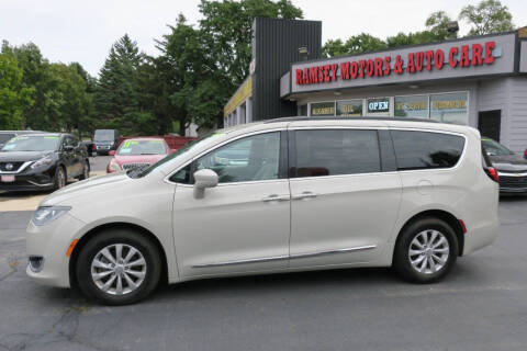 2017 Chrysler Pacifica Touring-L