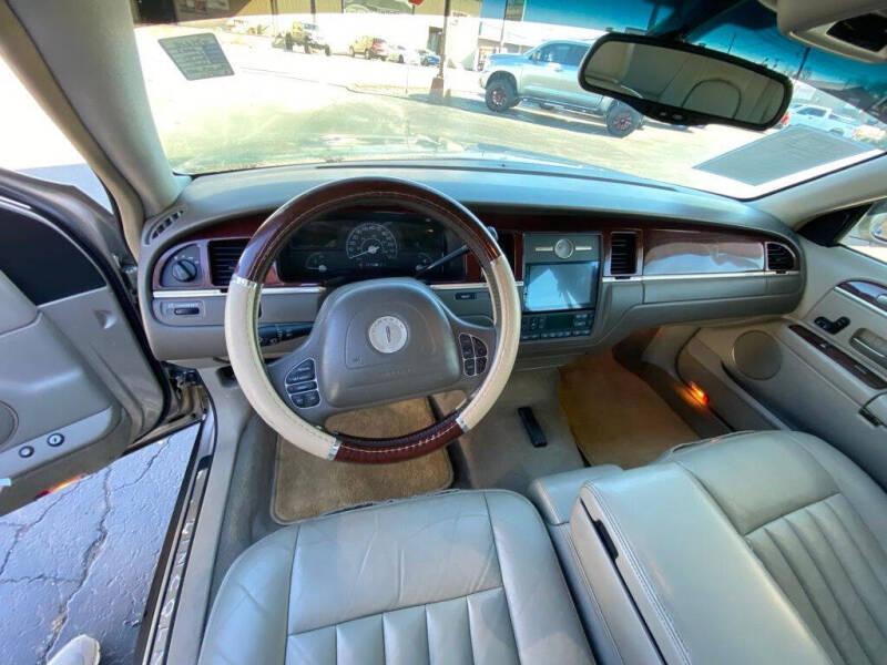 2003 Lincoln Town Car Executive