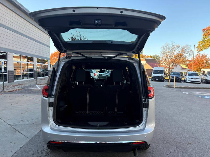 2024 Chrysler Pacifica Touring