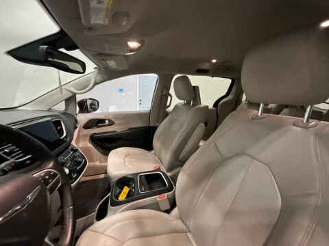 2017 Chrysler Pacifica Touring-L Plus