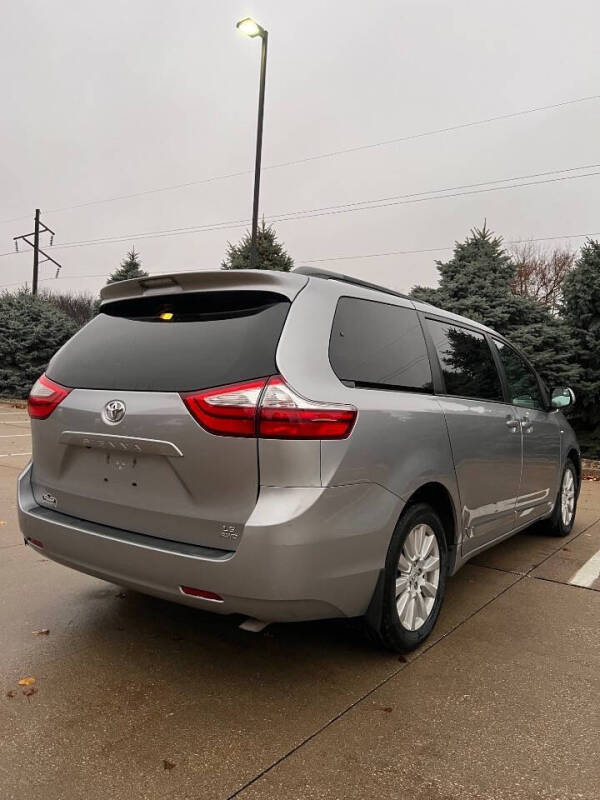 2017 Toyota Sienna LE 7-Passenger