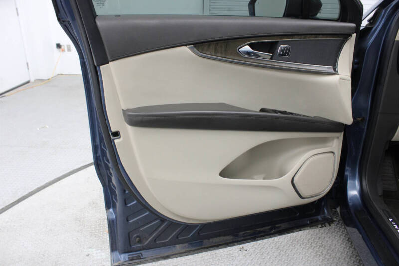 2019 Lincoln Nautilus Select