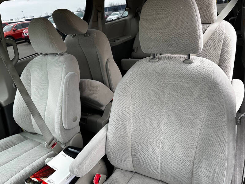 2011 Toyota Sienna LE 8-Passenger