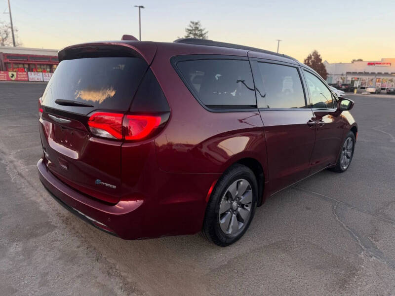 2018 Chrysler Pacifica Hybrid Limited