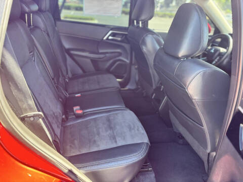 2023 Mitsubishi Outlander SE