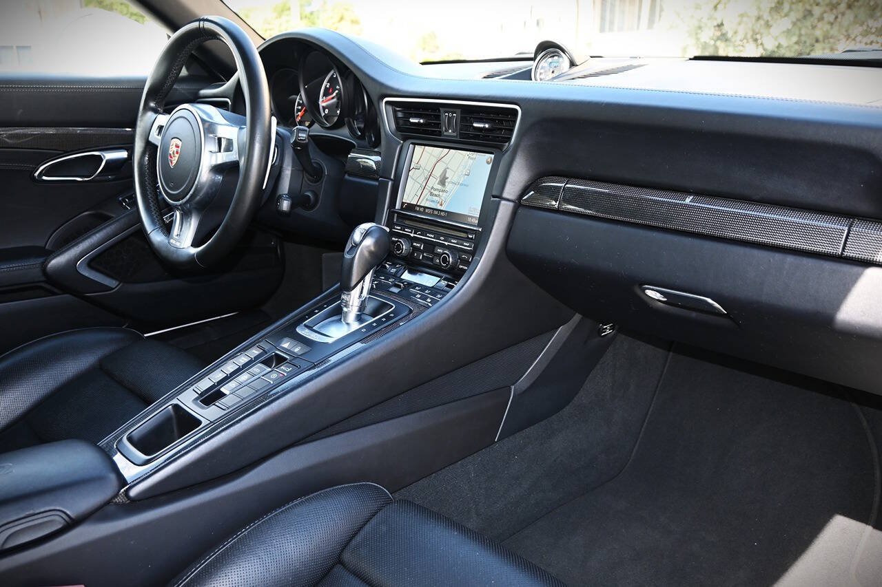 2015 Porsche 911 24