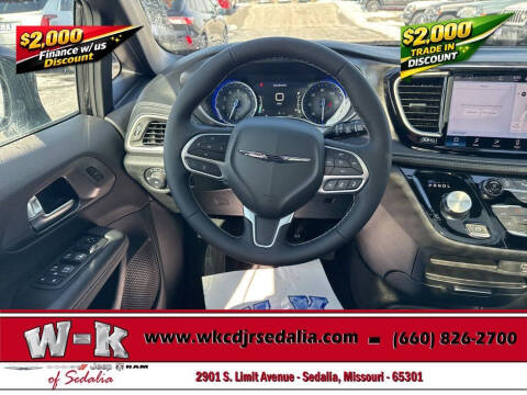 2026 Chrysler Pacifica Select